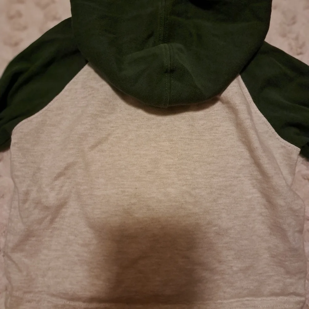 Baby's 5 piece clothing bundle size 0 to 3 months